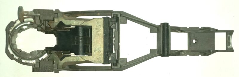 VW Polo 9N 2003 - 2009, Vivo 2010 - 2017, Front Doors inner striker for door handles used parts 3B0 837 885G
